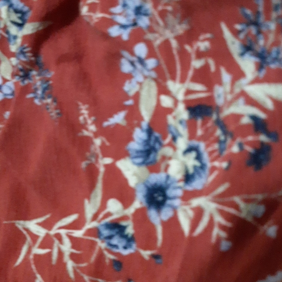 Ruffed over the shoulder, red& blue cropped top - Picture 2 of 3